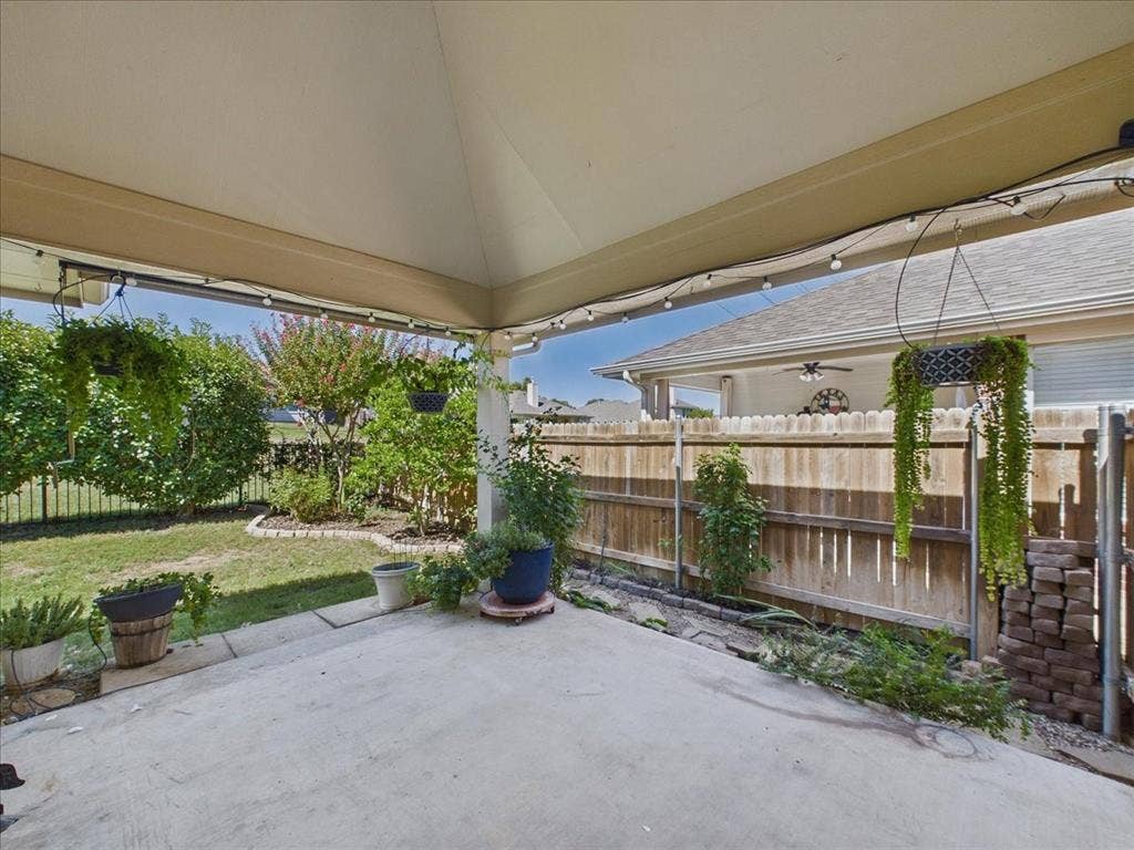 Covered patio featuring a concrete surface