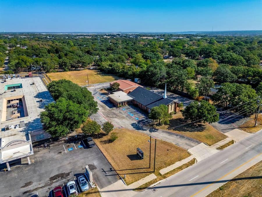 Property photo for 4615 E California Parkway, Forest Hill, TX