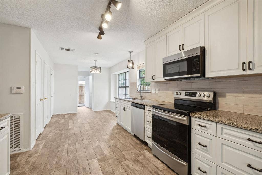 2020 Crestmeadow Street, Denton, TX 76207 2020 Crestmeadow Street, Denton, TX 76207