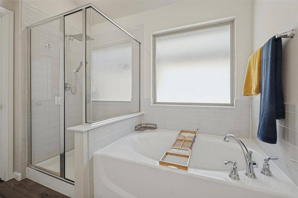 632 Cherry Hills Road, Red Oak, TX 75154 Glass-enclosed shower with a separate soaking tub