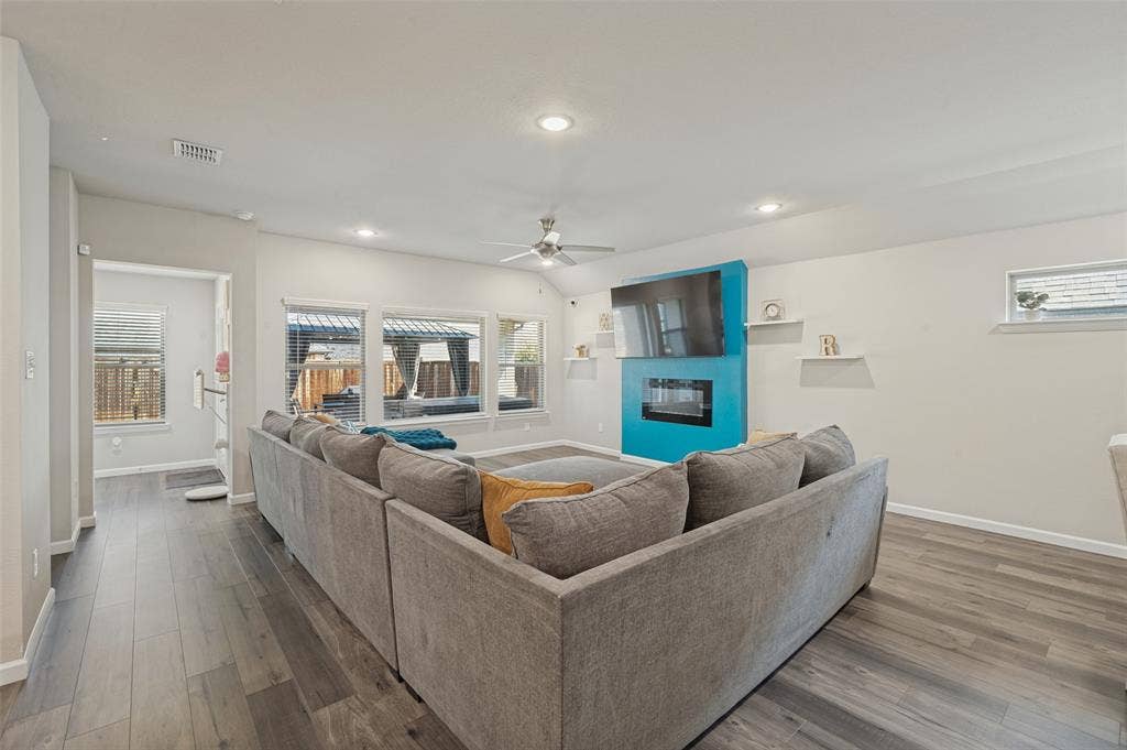 632 Cherry Hills Road, Red Oak, TX 75154 Spacious living area featuring wood-finish flooring, recessed lighting, and a ceiling fan