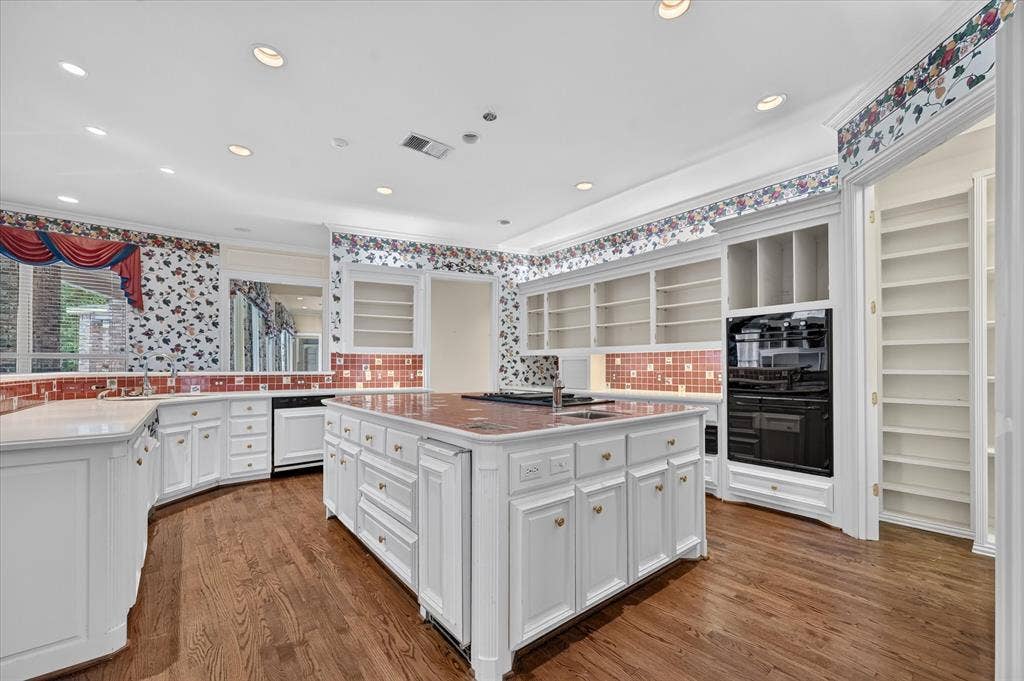 7007 Spanky Branch Court, Dallas, TX 75248 7007 Spanky Branch Court, Dallas, TX 75248