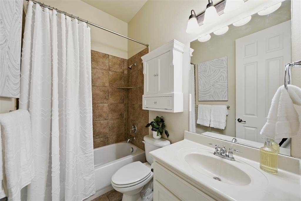 919 Panther Lane, Allen, TX 75013 919 Panther Lane, Allen, TX 75013