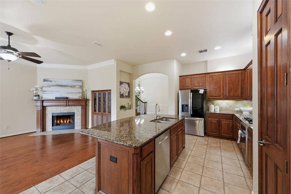 919 Panther Lane, Allen, TX 75013 919 Panther Lane, Allen, TX 75013