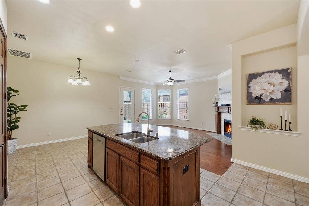 919 Panther Lane, Allen, TX 75013 919 Panther Lane, Allen, TX 75013