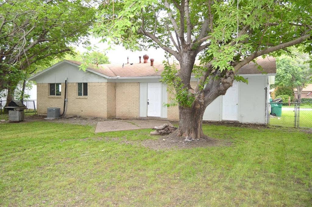 5729 Emerson Drive, Watauga, TX 76148