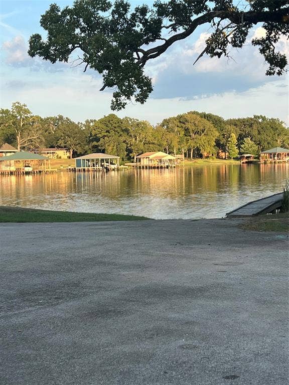 16891 Jessie Hale Road, Tyler, TX 75707 Less than 1/4 mile to public boat launch and fishing pier