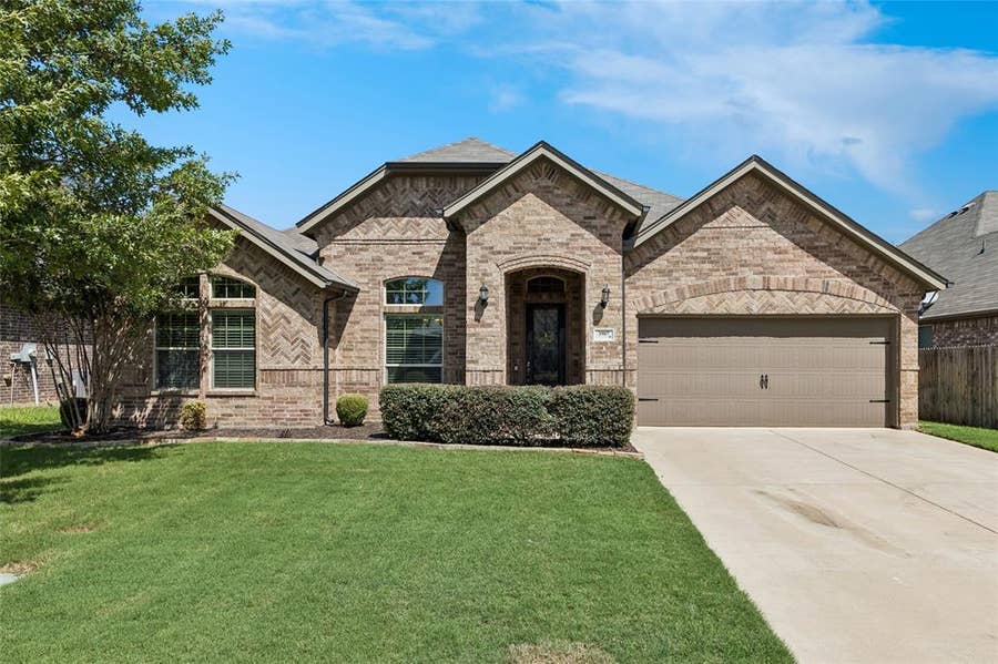Property photo for 3907 Gentle Breeze Court, Arlington, TX