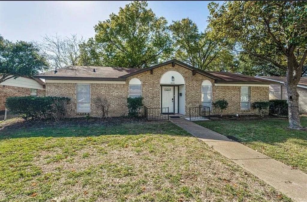 1606 Travis Street, Garland, TX 75042 1606 Travis Street, Garland, TX 75042