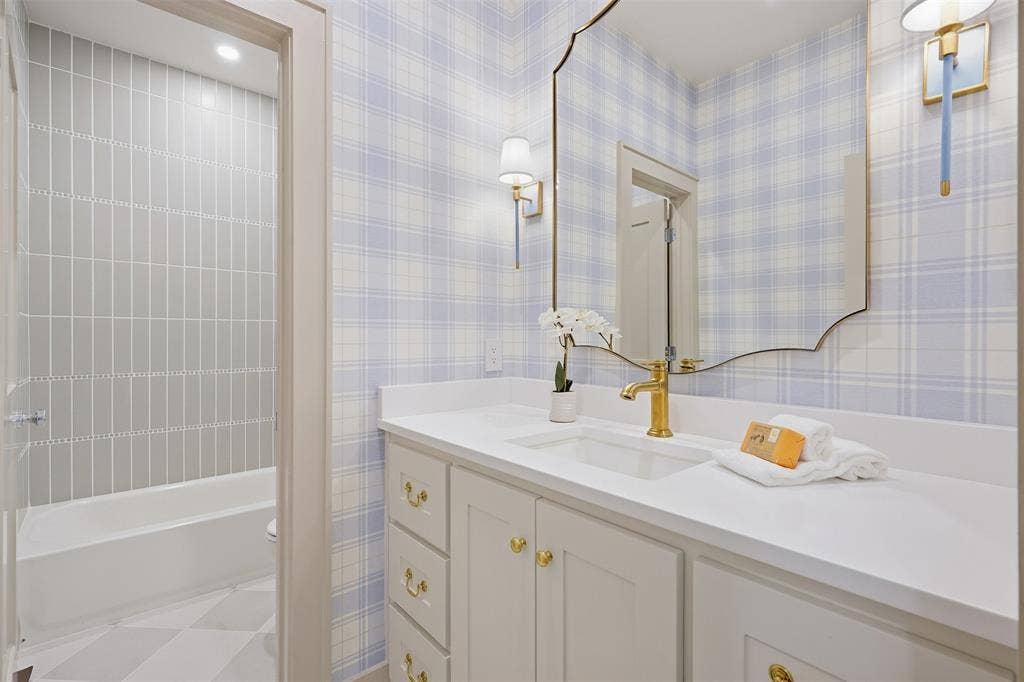2212 Carleton Avenue, Fort Worth, TX 76107 2212 Carleton Avenue, Fort Worth, TX 76107