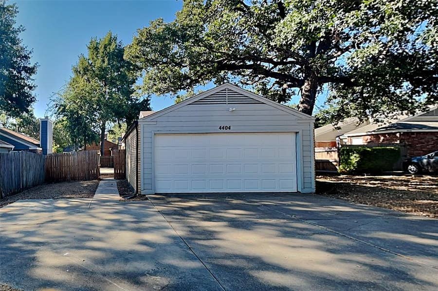 Property photo for 4404 Timber Run Drive, Arlington, TX