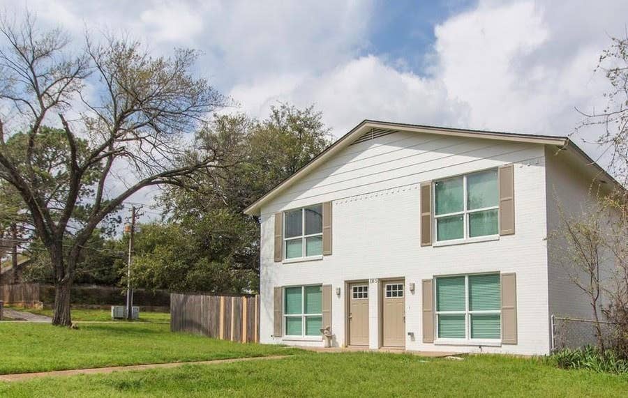 Property photo for 1915 Nolen Court, Arlington, TX