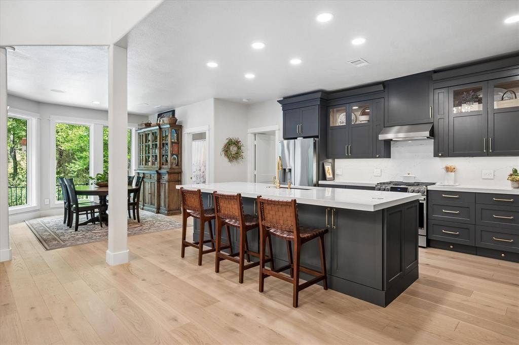 9758 Vinewood Drive, Dallas, TX 75228 9758 Vinewood Drive, Dallas, TX 75228