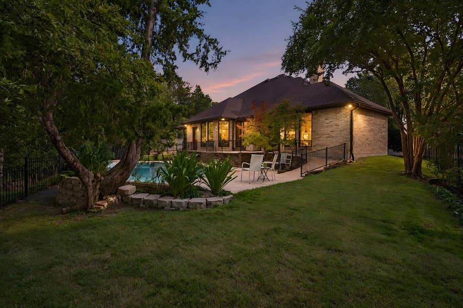 Property photo for 9758 Vinewood Drive, Dallas, TX