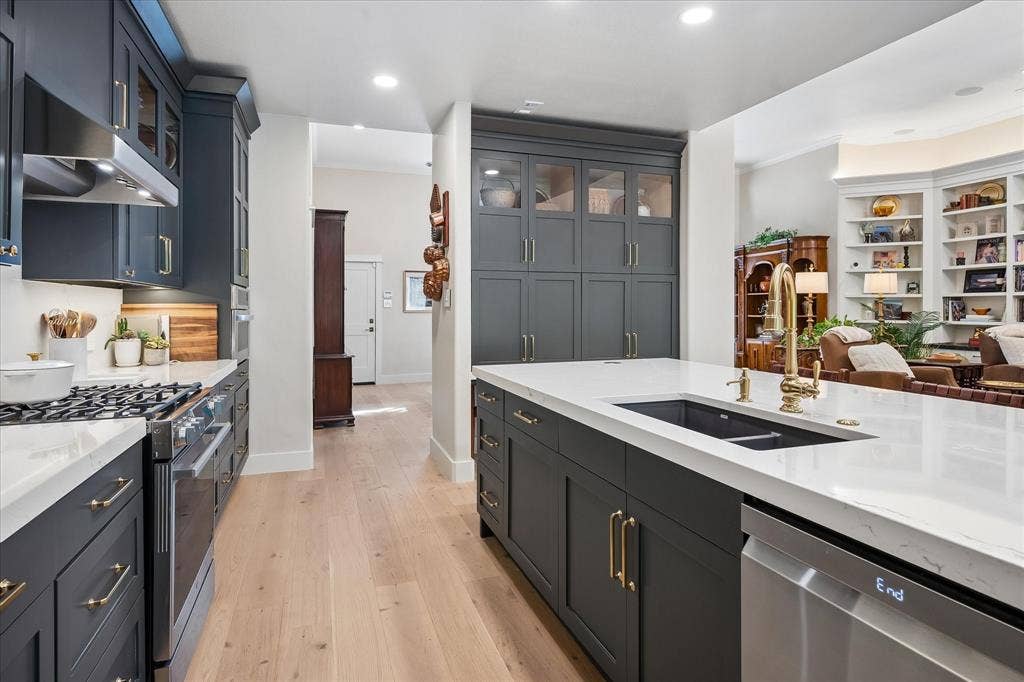9758 Vinewood Drive, Dallas, TX 75228 9758 Vinewood Drive, Dallas, TX 75228