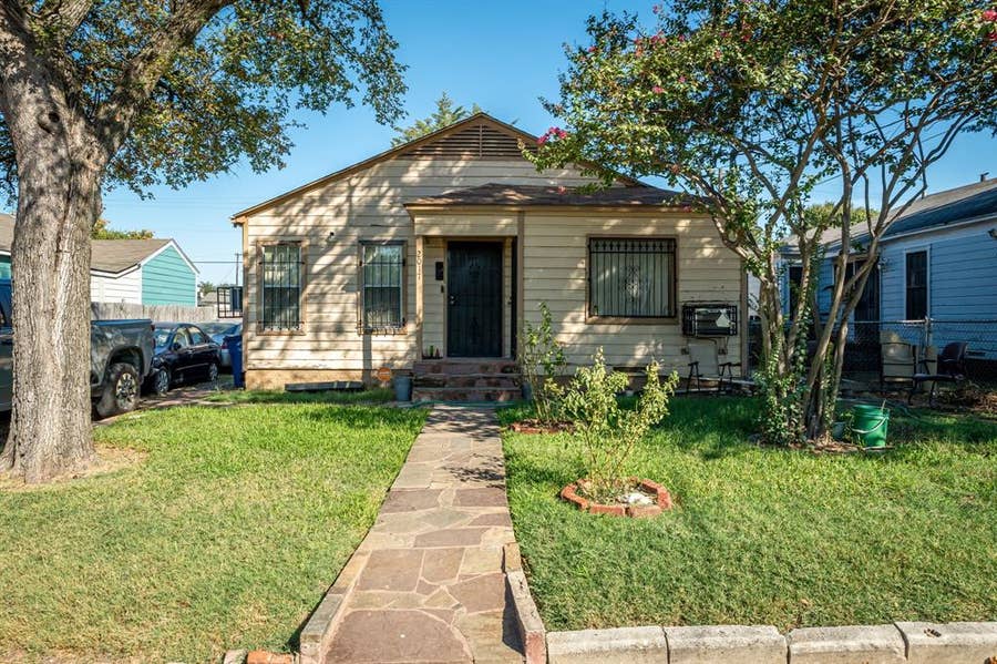 Property photo for 2017 Lea Crest Drive, Dallas, TX