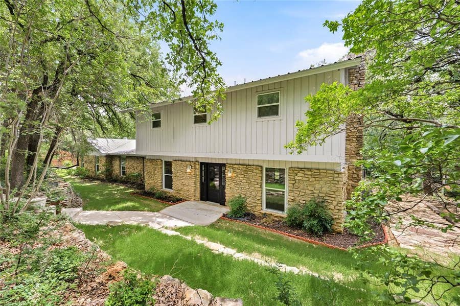 Property photo for 2127 Los Robles Street, Grapevine, TX