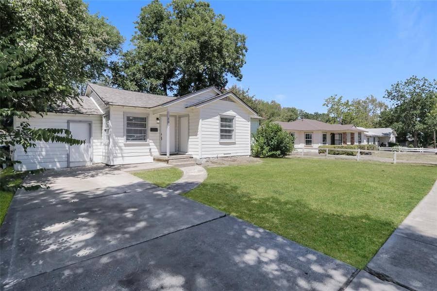 Property photo for 309 Buhler Drive, Garland, TX