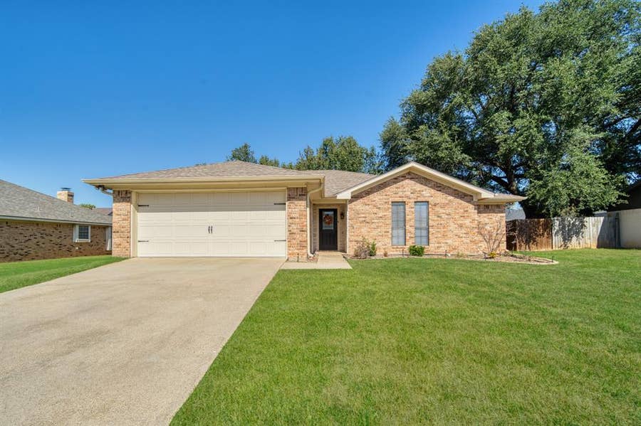 Property photo for 606 Rodeo Drive, Mount Vernon, TX