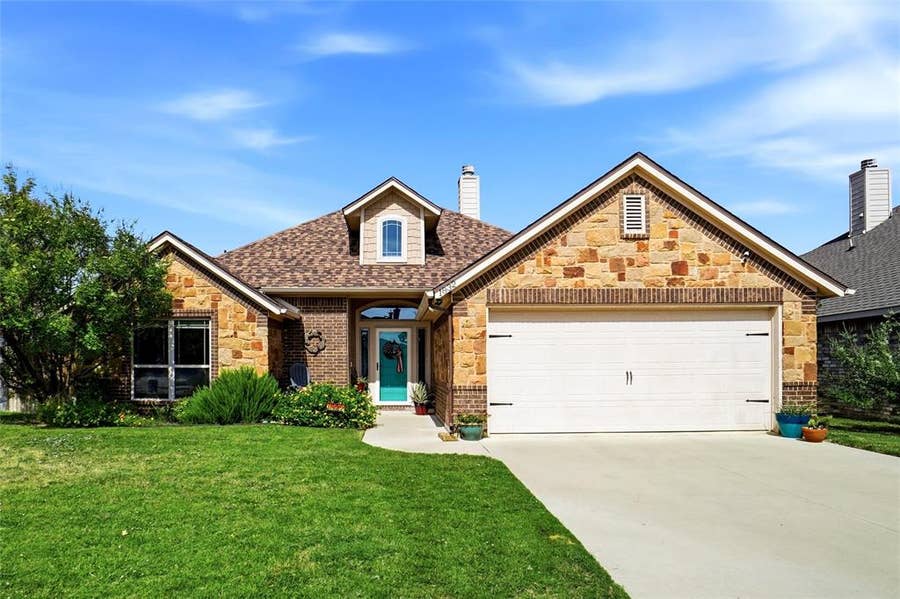 Property photo for 1832 Town Creek Circle, Weatherford, TX
