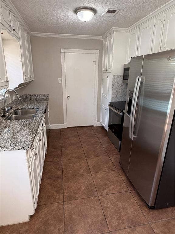 725 Willow Street, Hurst, TX 76053 725 Willow Street, Hurst, TX 76053