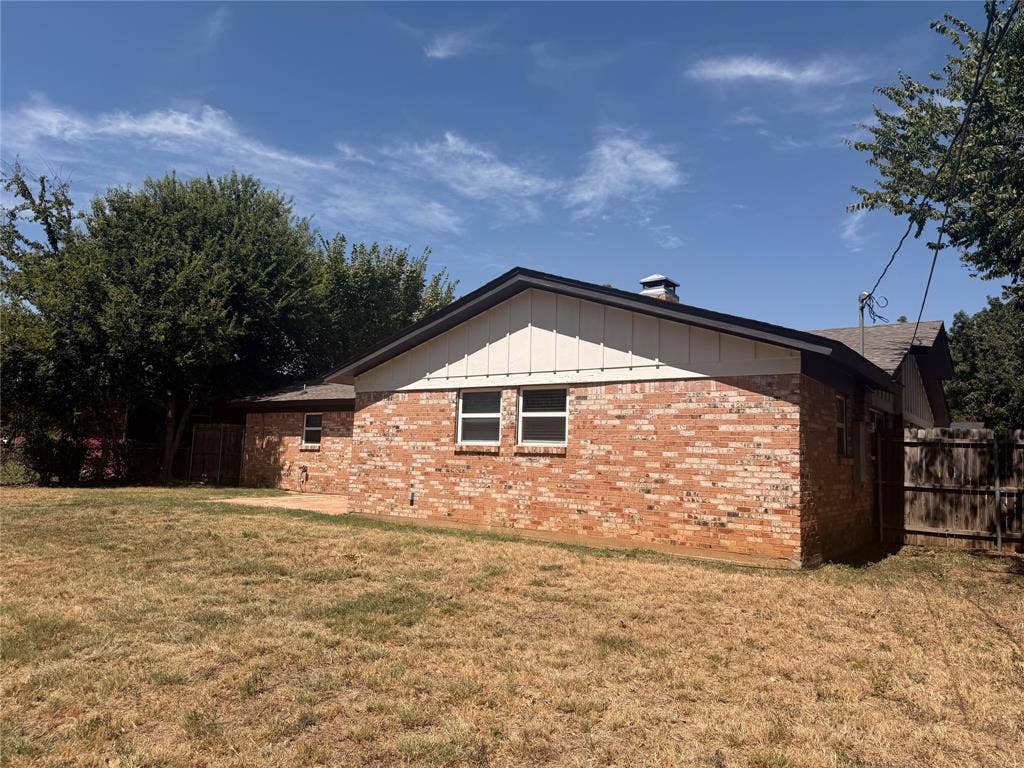 725 Willow Street, Hurst, TX 76053 725 Willow Street, Hurst, TX 76053