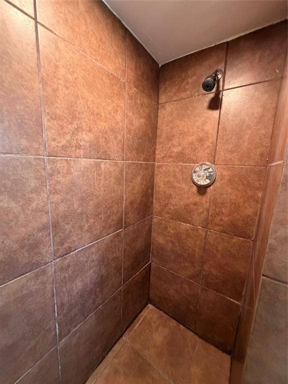 725 Willow Street, Hurst, TX 76053 725 Willow Street, Hurst, TX 76053