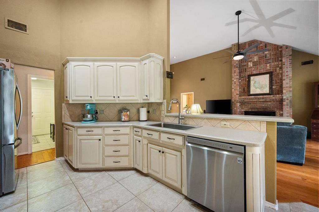 6511 Westover Drive, Granbury, TX 76049