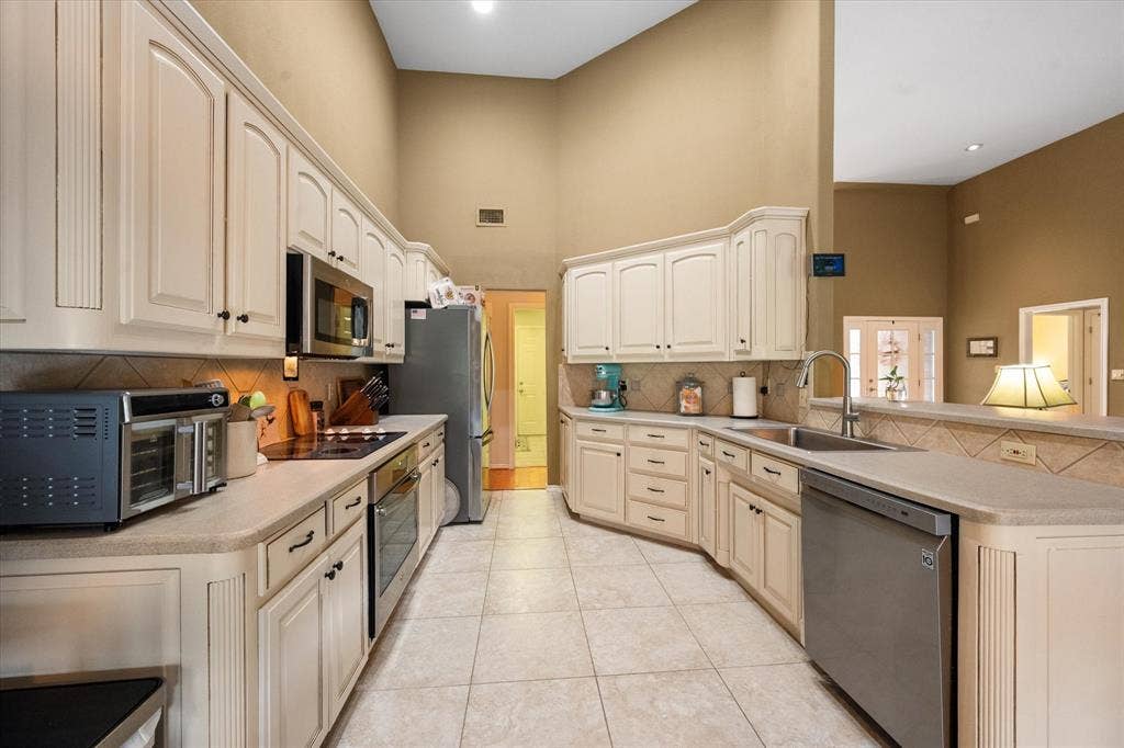 6511 Westover Drive, Granbury, TX 76049