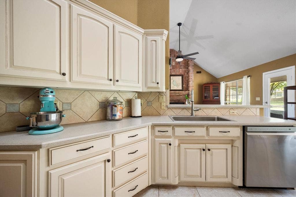6511 Westover Drive, Granbury, TX 76049