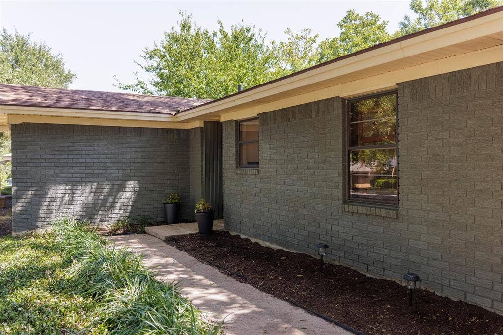 8812 Panther Drive, Woodway, TX 76712 8812 Panther Drive, Woodway, TX 76712