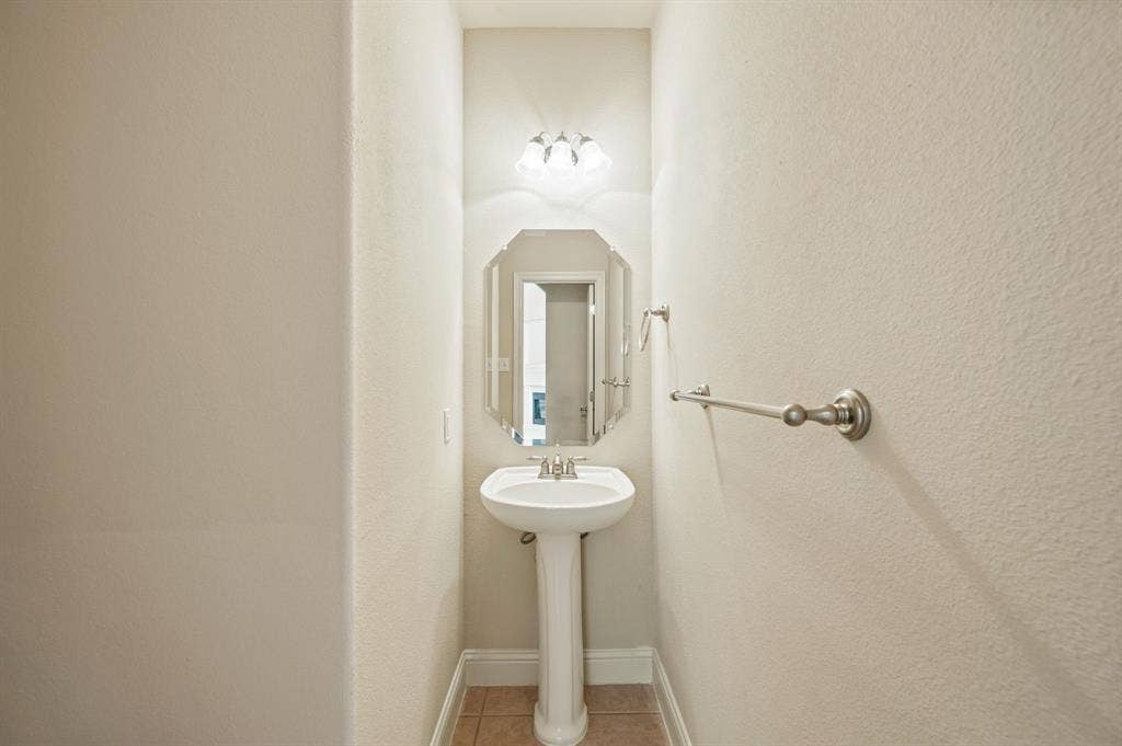 614 Rosemead Drive, Euless, TX 76039 614 Rosemead Drive, Euless, TX 76039