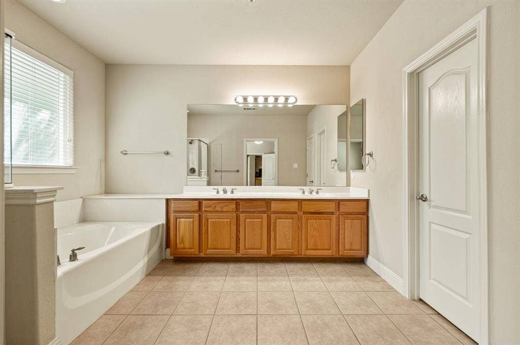 614 Rosemead Drive, Euless, TX 76039 614 Rosemead Drive, Euless, TX 76039