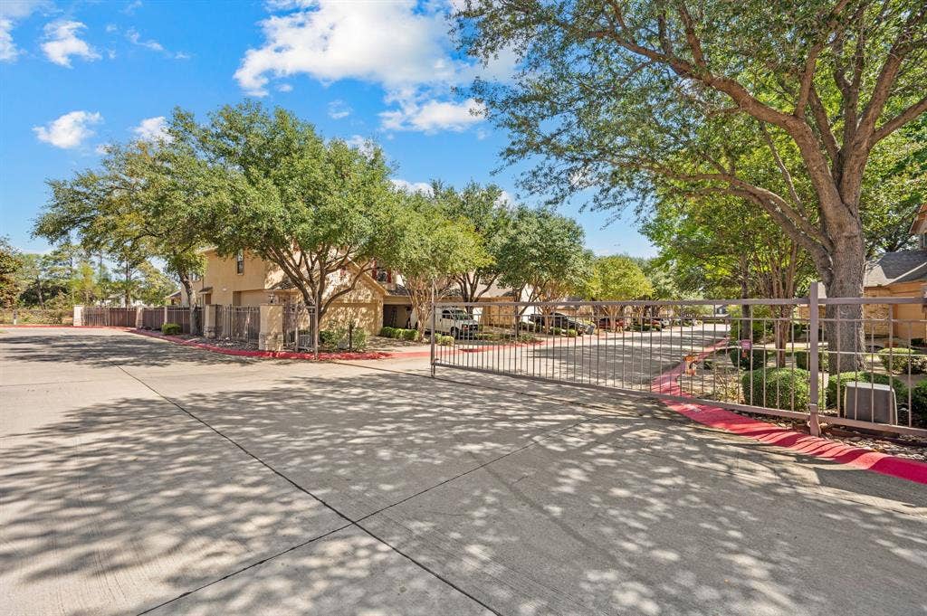 614 Rosemead Drive, Euless, TX 76039 614 Rosemead Drive, Euless, TX 76039