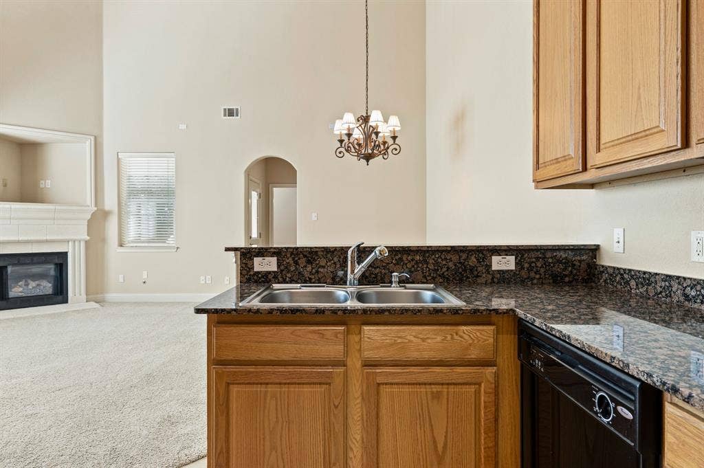 614 Rosemead Drive, Euless, TX 76039 614 Rosemead Drive, Euless, TX 76039