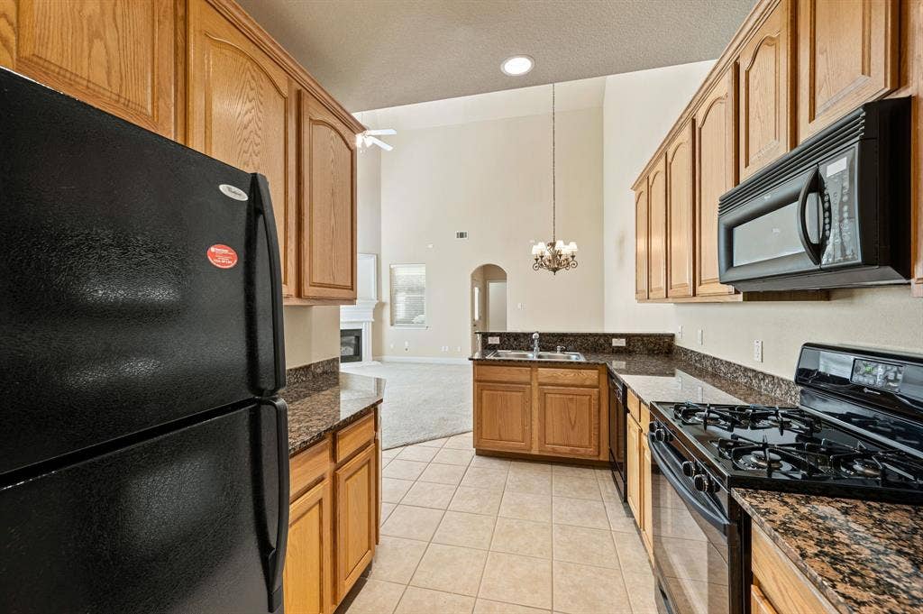 614 Rosemead Drive, Euless, TX 76039 614 Rosemead Drive, Euless, TX 76039