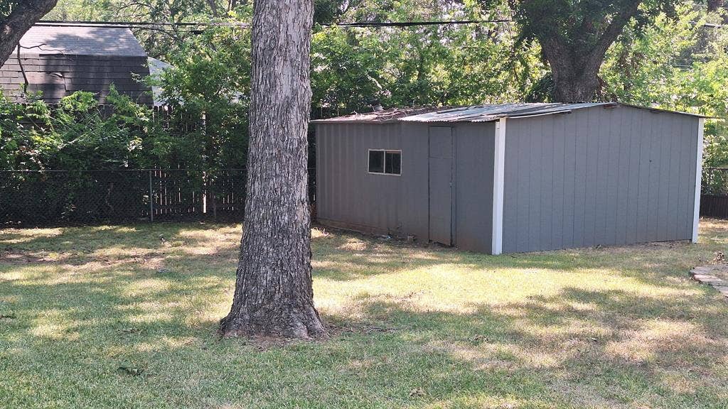705 Vine Street, Euless, TX 76040 spacious storage building with electricity