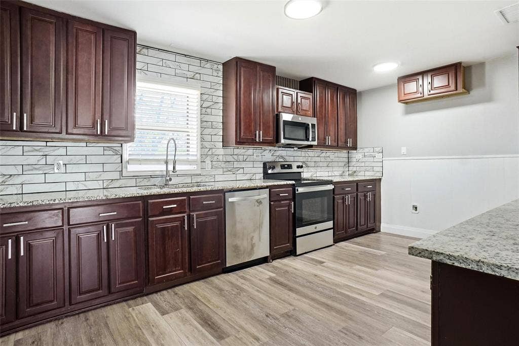 705 Vine Street, Euless, TX 76040 705 Vine Street, Euless, TX 76040