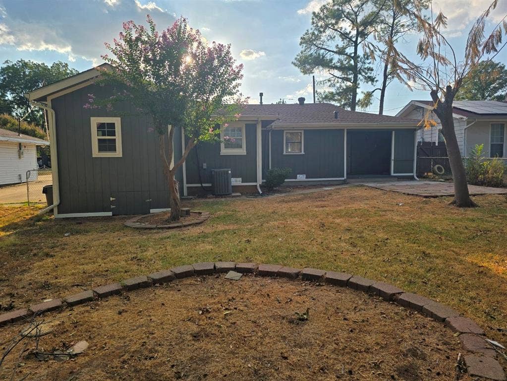 705 Vine Street, Euless, TX 76040 705 Vine Street, Euless, TX 76040
