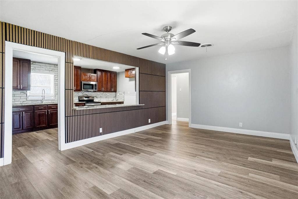 705 Vine Street, Euless, TX 76040 705 Vine Street, Euless, TX 76040