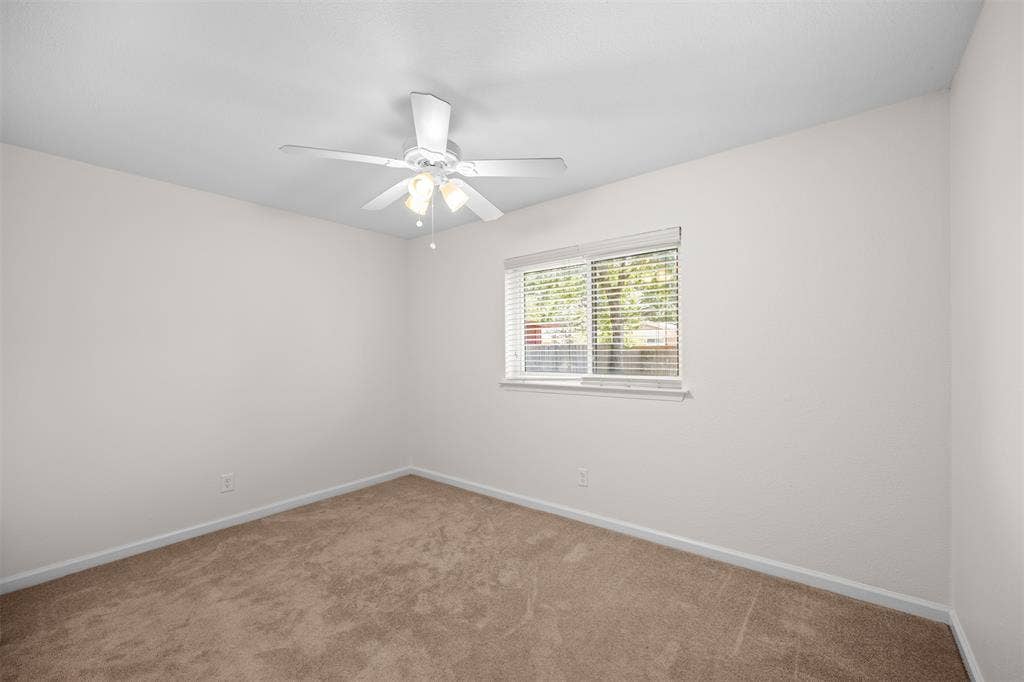 1118 Pacific Drive, Richardson, TX 75081 Neutral-toned walls complement the plush carpeting