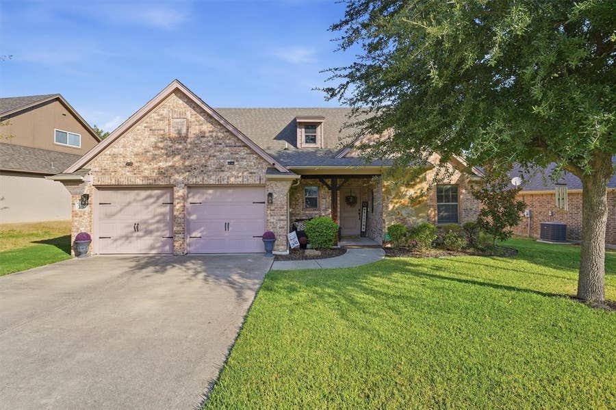 Property photo for 516 Magnolia Parkway, Benbrook, TX