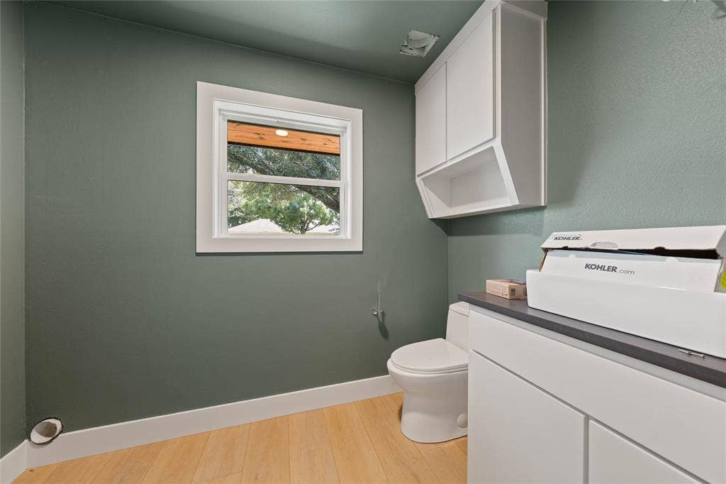 9917 Sandalwood Drive, Woodway, TX 76712 Installed soon: light fixtures, mirrors and hardware
