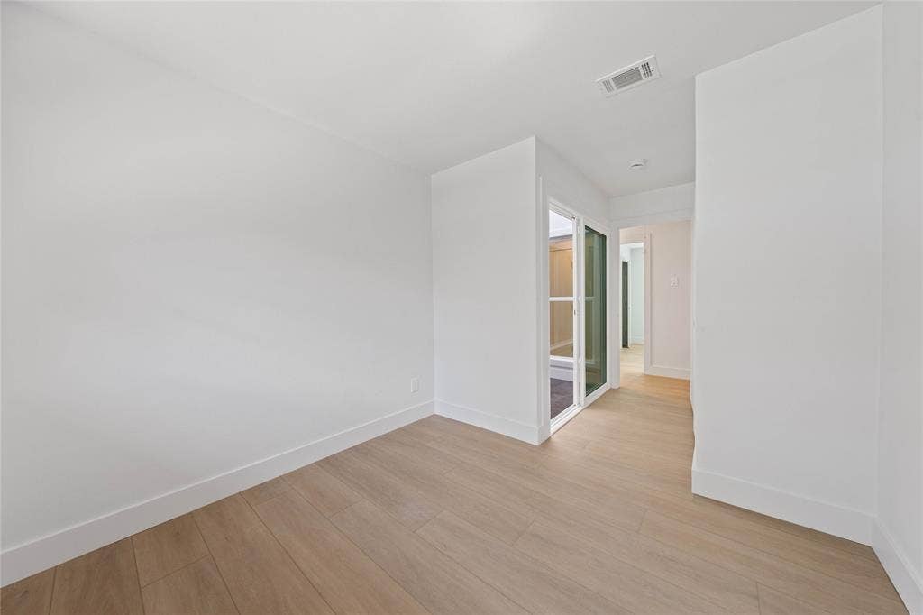 9917 Sandalwood Drive, Woodway, TX 76712 Installed soon: light fixtures and hardware