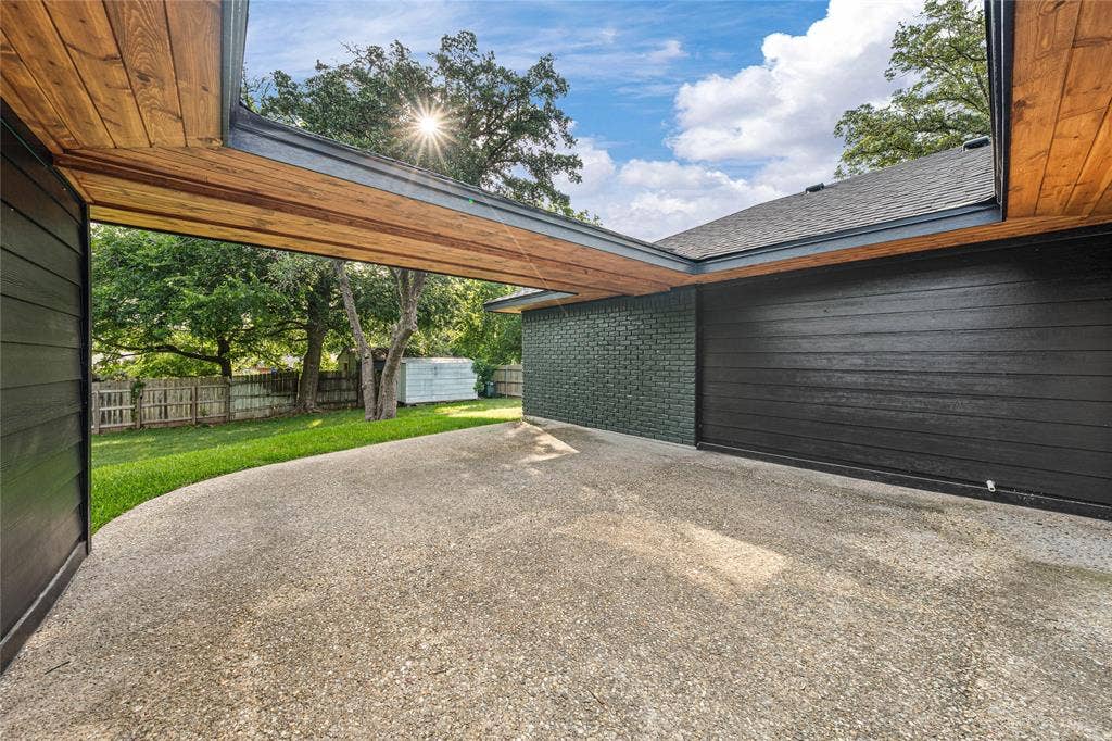 9917 Sandalwood Drive, Woodway, TX 76712 Installed soon: new, cedar matched fencing and landscaping