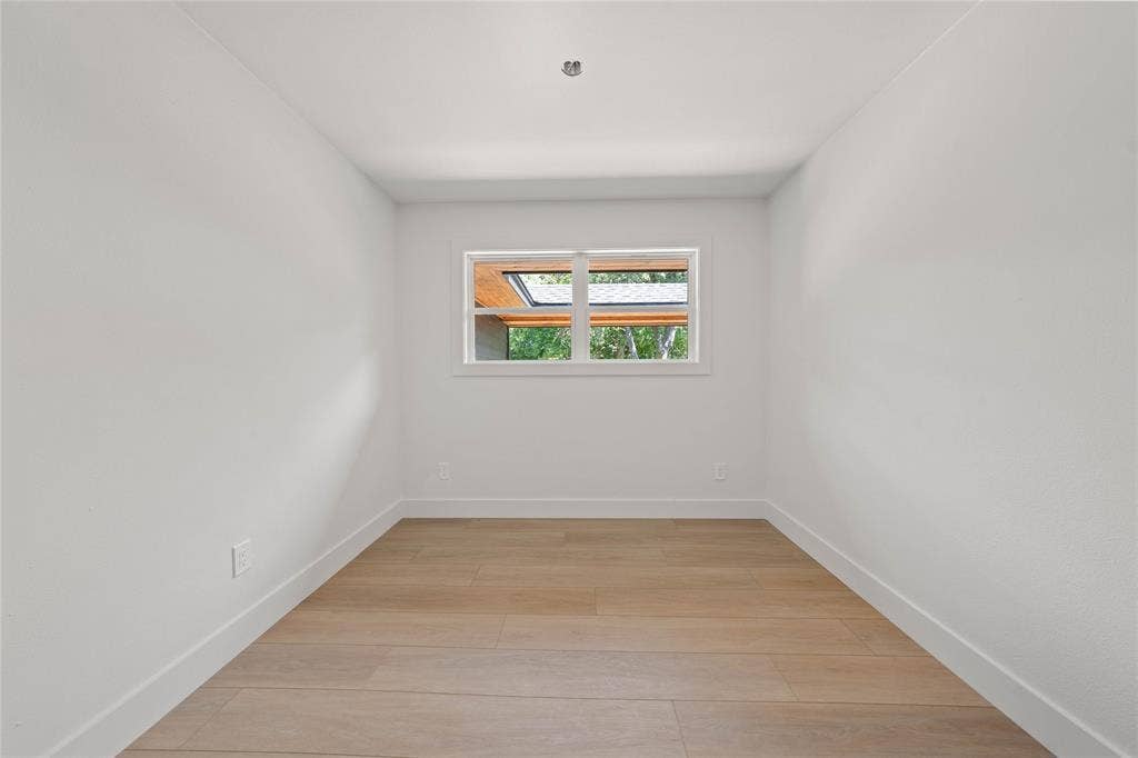 9917 Sandalwood Drive, Woodway, TX 76712 Installed soon: light fixtures and hardware
