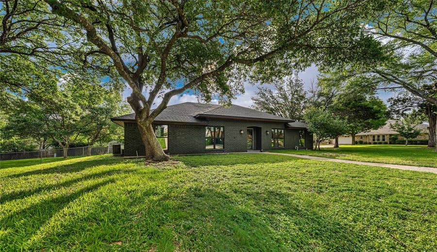 Property photo for 9917 Sandalwood Drive, Woodway, TX