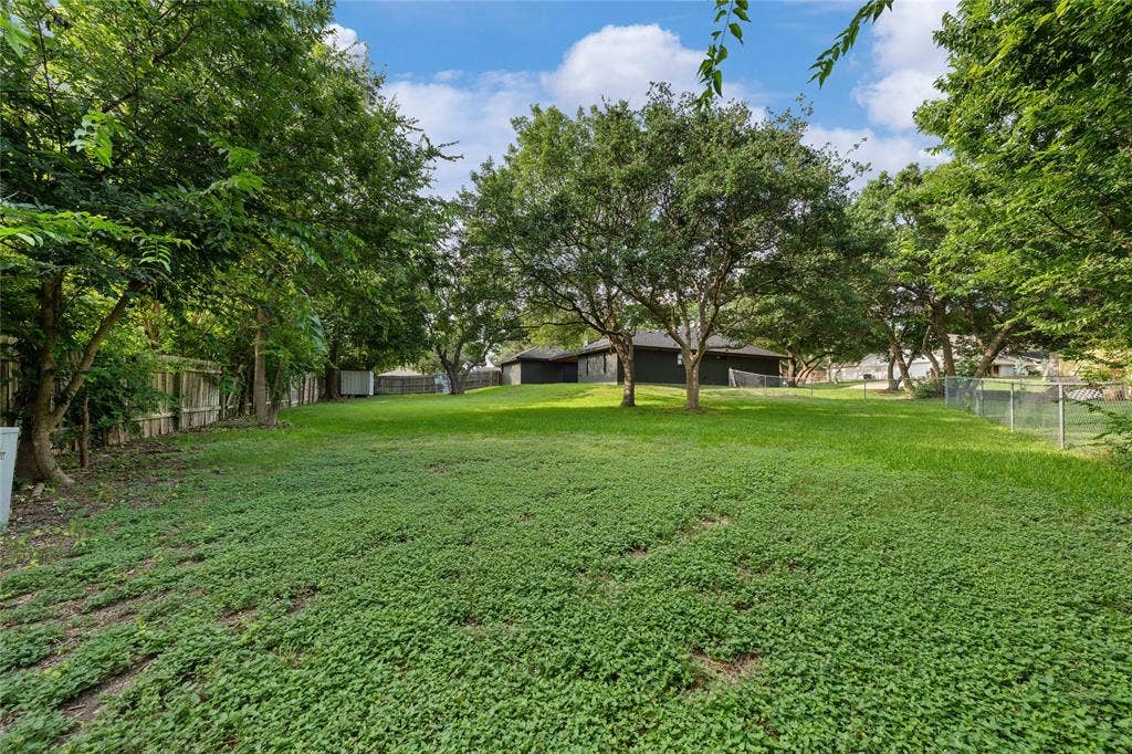 9917 Sandalwood Drive, Woodway, TX 76712 Installed soon: new, cedar matched fencing and landscaping