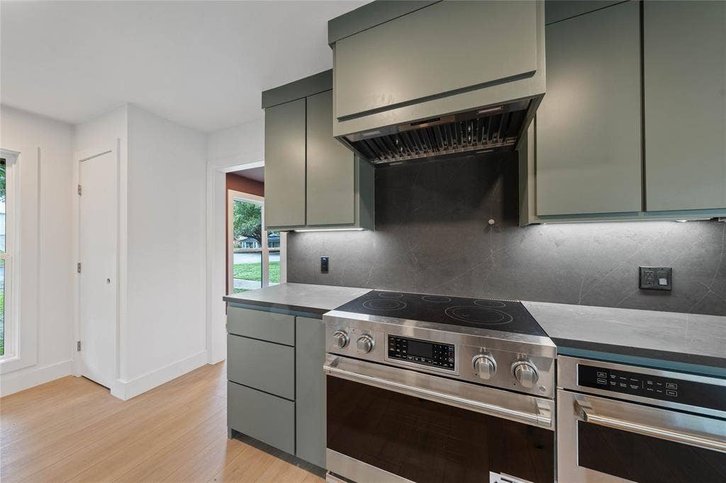 9917 Sandalwood Drive, Woodway, TX 76712 Installed soon: kitchen cabinetry hardware and light fixtures