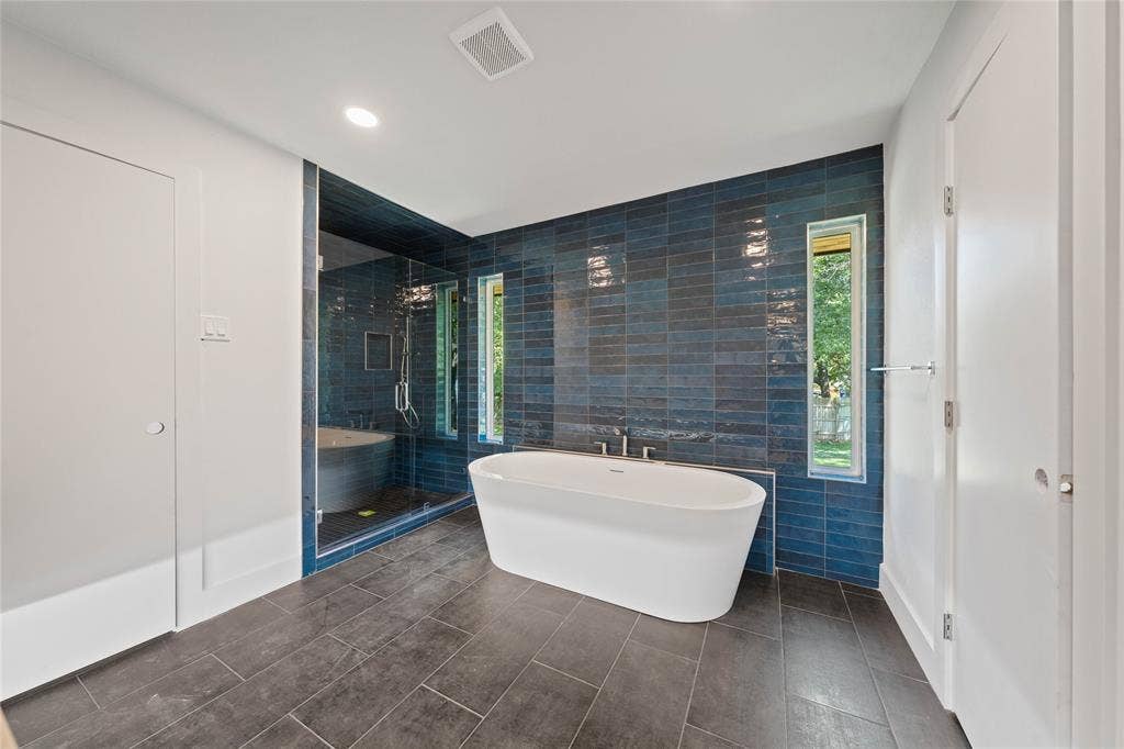 9917 Sandalwood Drive, Woodway, TX 76712 Installed soon: light fixtures and hardware